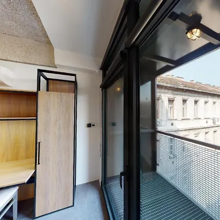 Apartment In 3 *